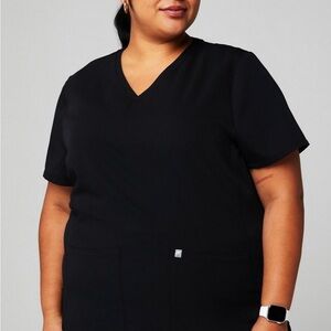 Fabletics Black Method 2- Pocket Scrub Top - 2X